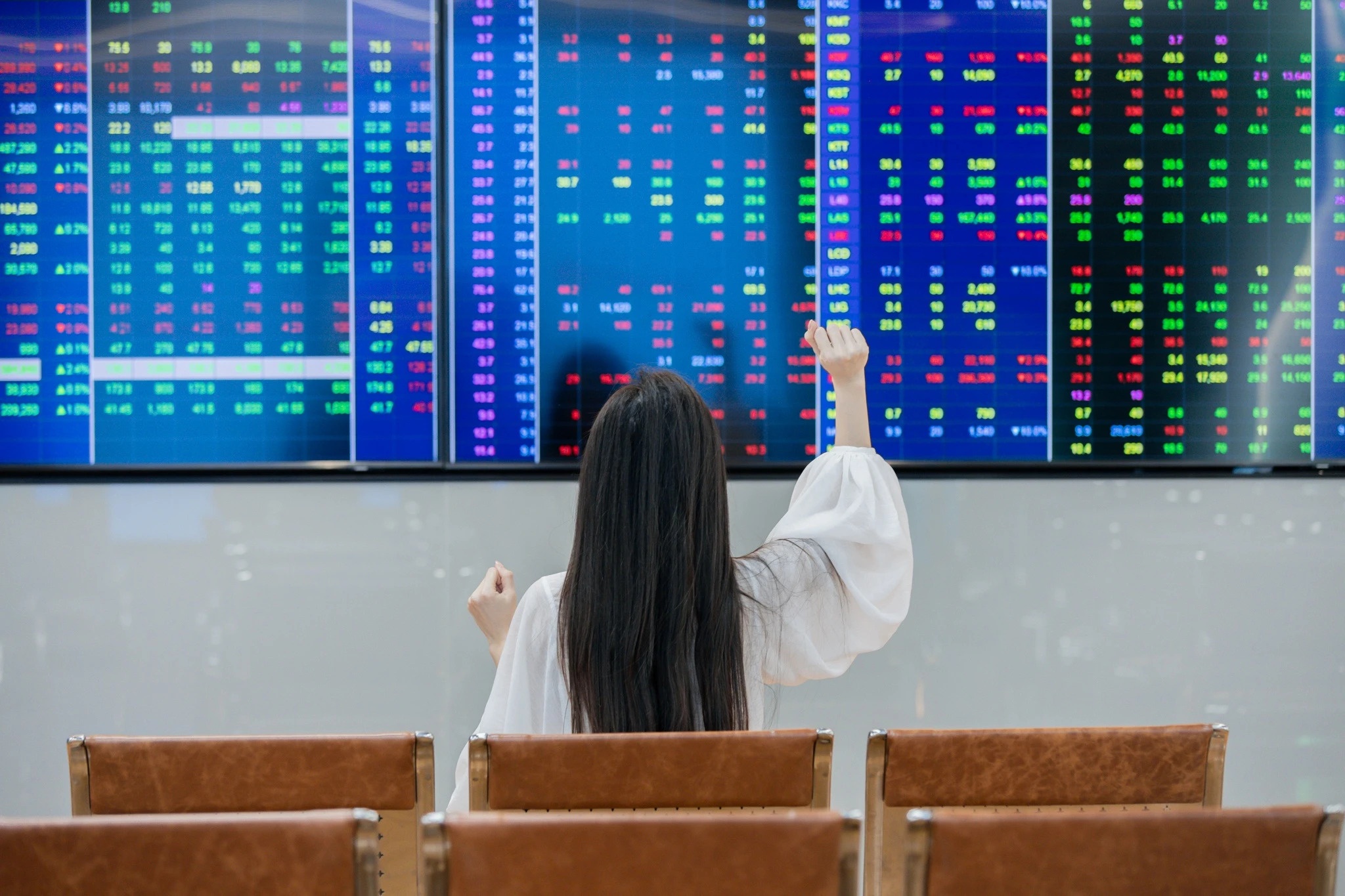 Lan dau nhin thay VN-Index vuot 1.700 diem hinh anh