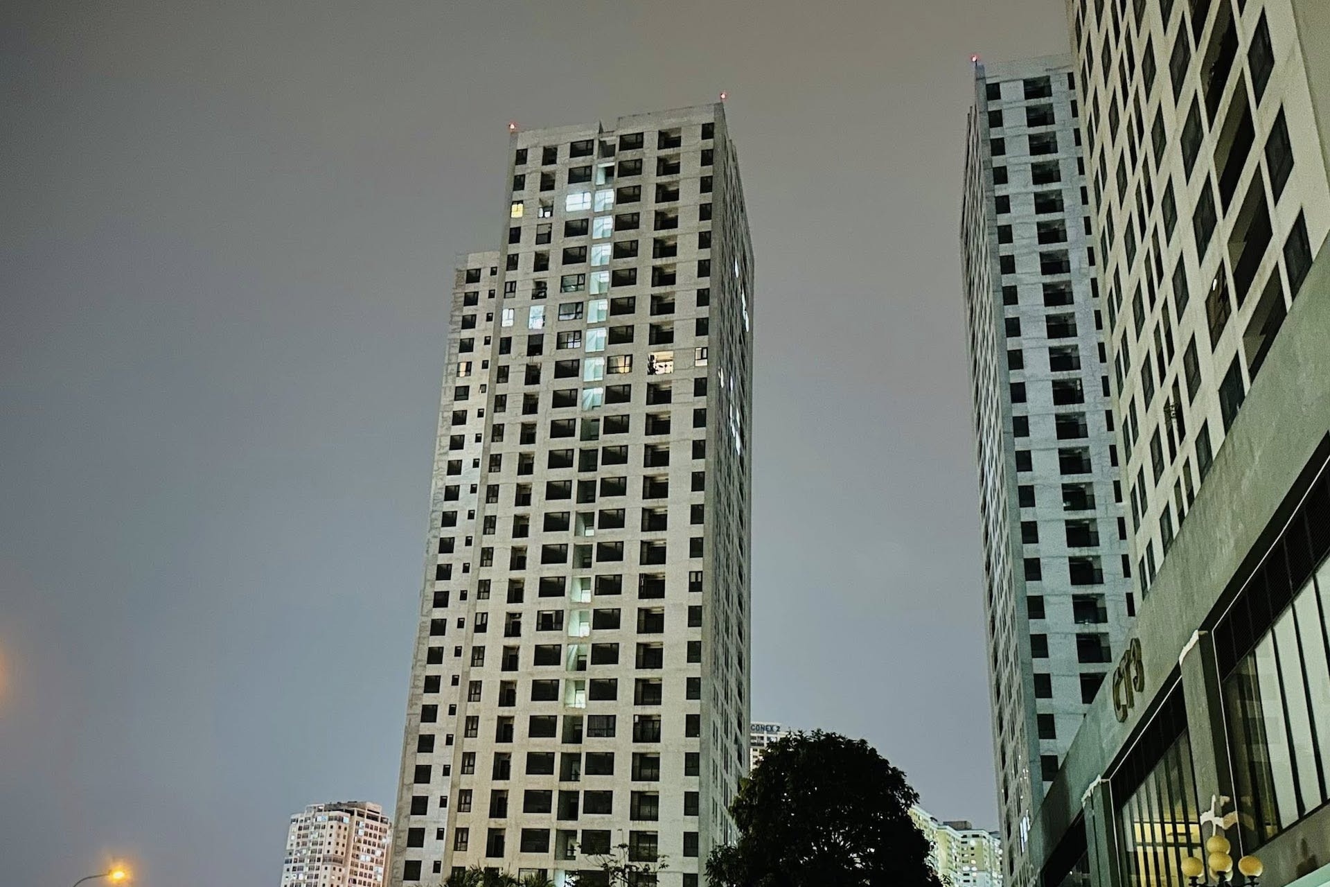 Chung cu nghin ty ben song To Lich: 5 nam van lac dac nguoi hinh anh