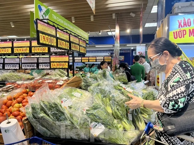 'Vang thau lan lon' giua hang that, hang gia hinh anh