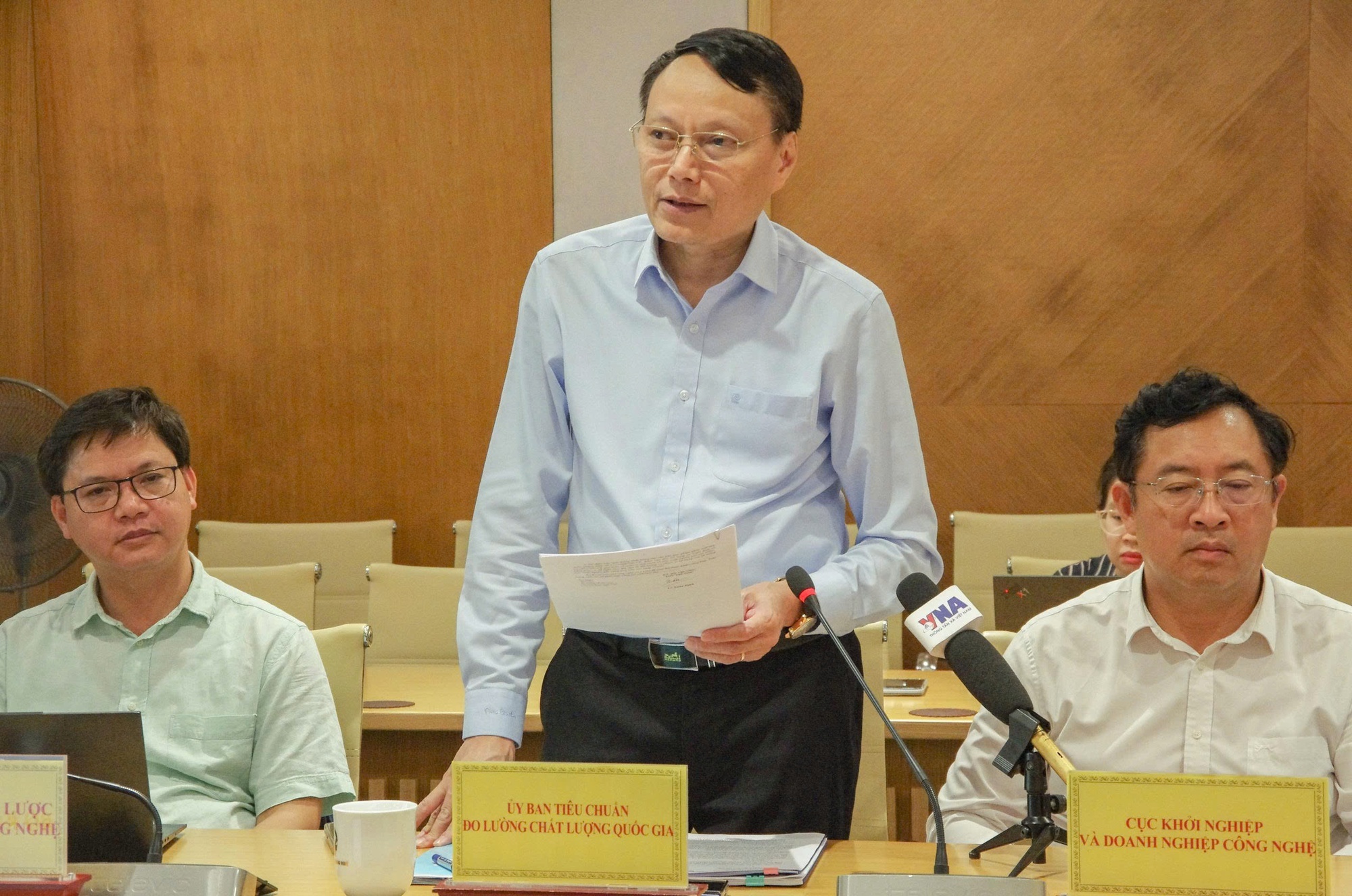 Sap co quy chuan quoc gia de quan ly chat tru sac xe dien hinh anh