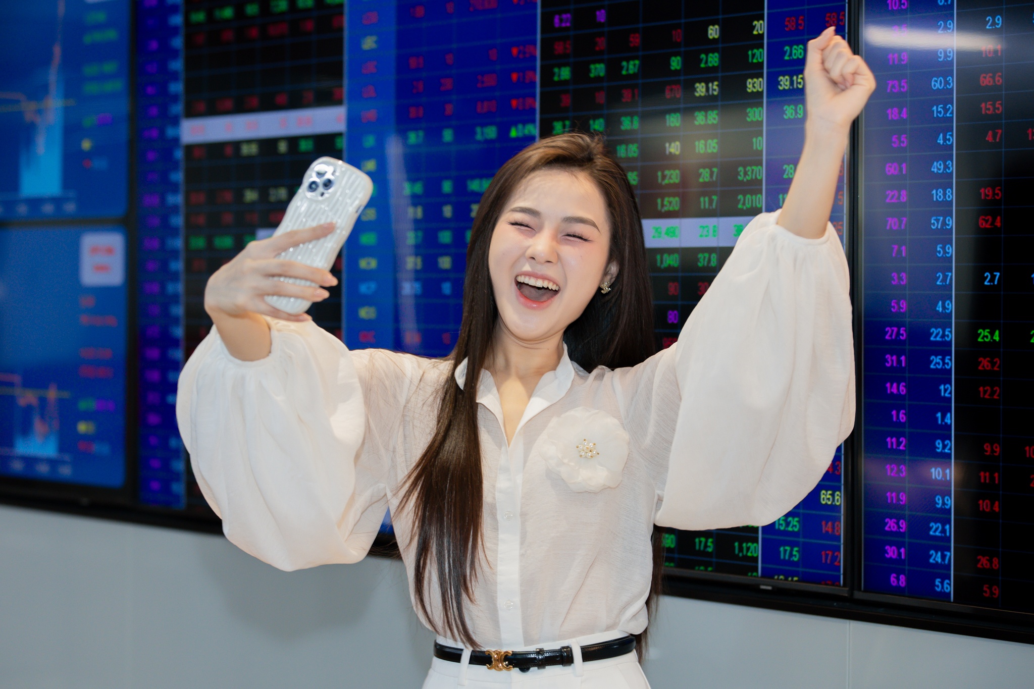 Co phieu bat dong san keo thi truong 3 phien lien tiep hinh anh