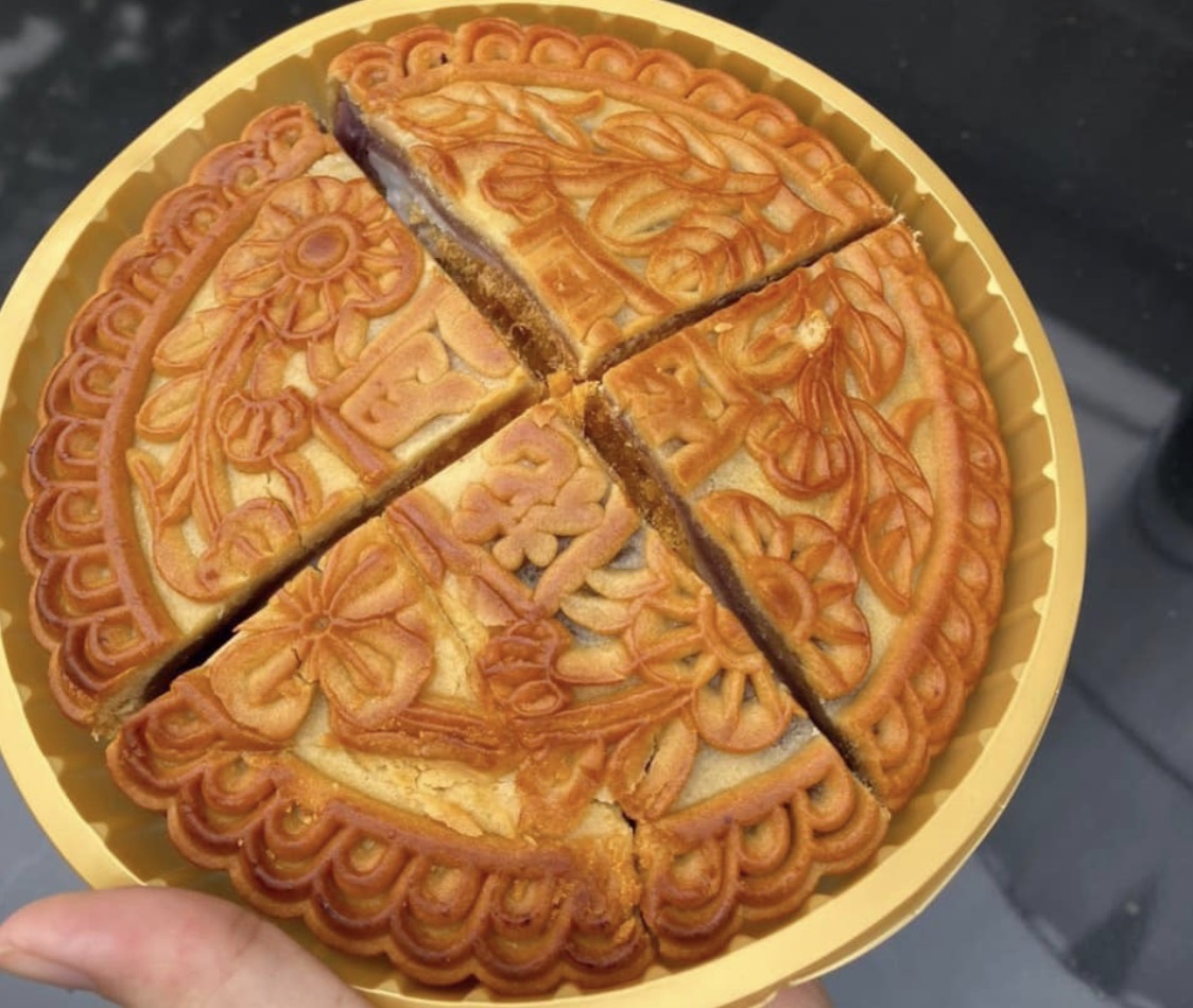 Banh trung thu Trung Quoc do bo, hang ‘thuong hang’ cung hoa gia beo hinh anh