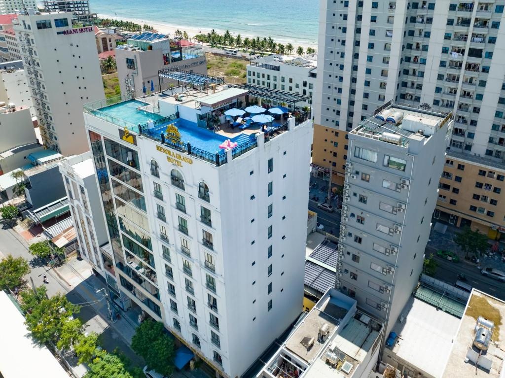 Ngan hang rao ban khoan no the chap bang khach san 4 sao o Da Nang hinh anh