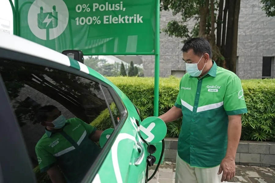 Grab sap co 1.000 xe dien tai Indonesia, khi nao toi luot Viet Nam? hinh anh