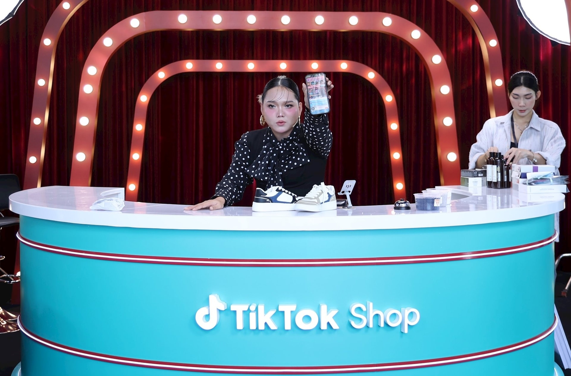 Tram nghin chu shop mo hang, TikTok Shop vuot mat Shopee hinh anh