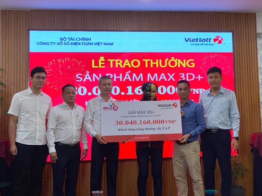 Ghe mua xo so khi dua con di hoc, mot phu nu trung 30 giai dac biet hinh anh