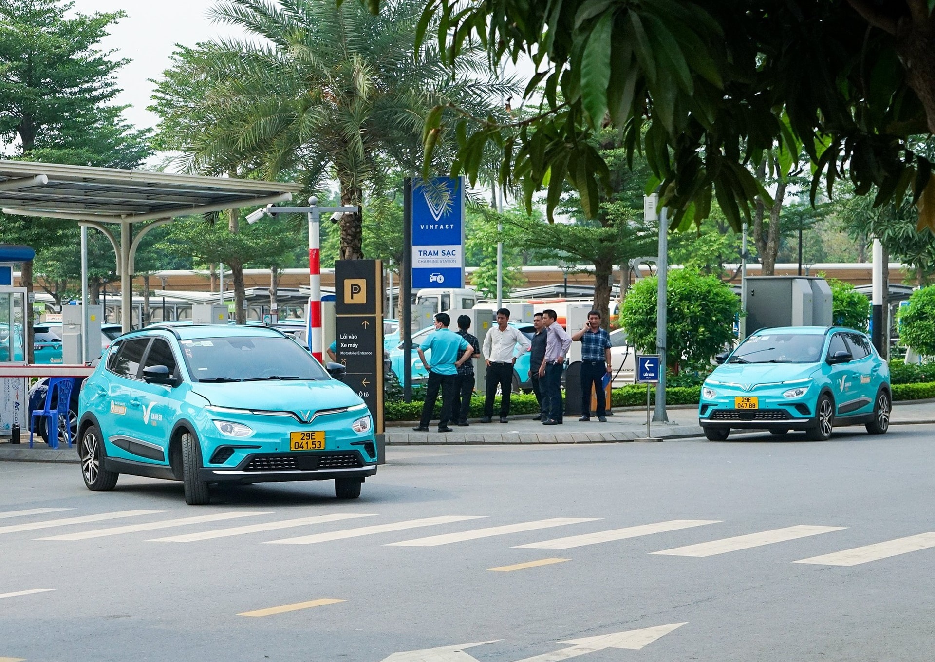 vingroup chuyen doi xanh,  dat taxi dien,  taxi dien xanh sm anh 1