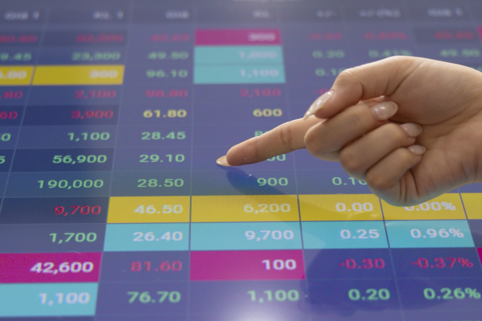 VN-Index tro lai moc 1.700 diem hinh anh