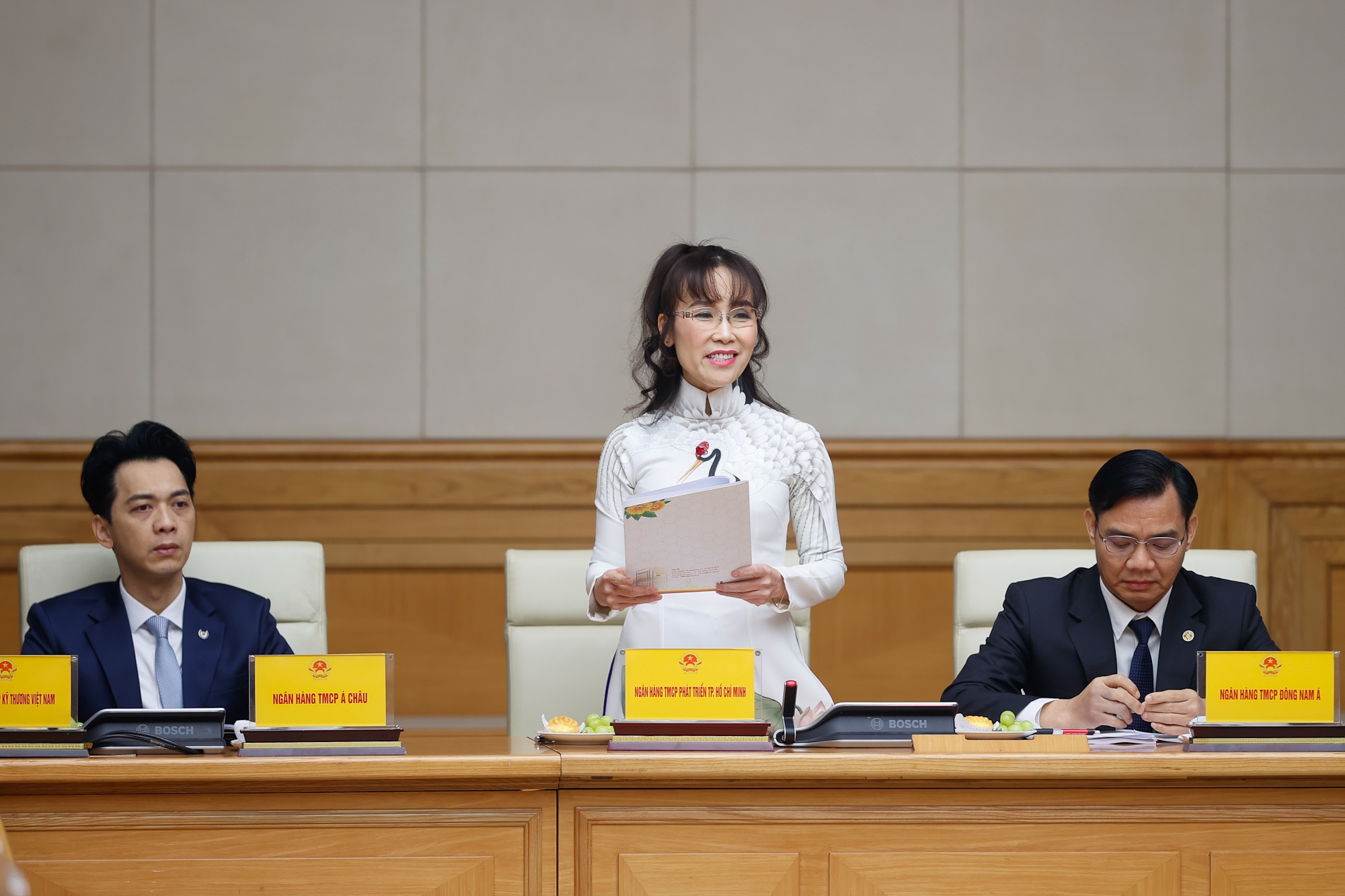 Ty phu Phuong Thao, bau Hien he lo hop dong voi cac tap doan My hinh anh