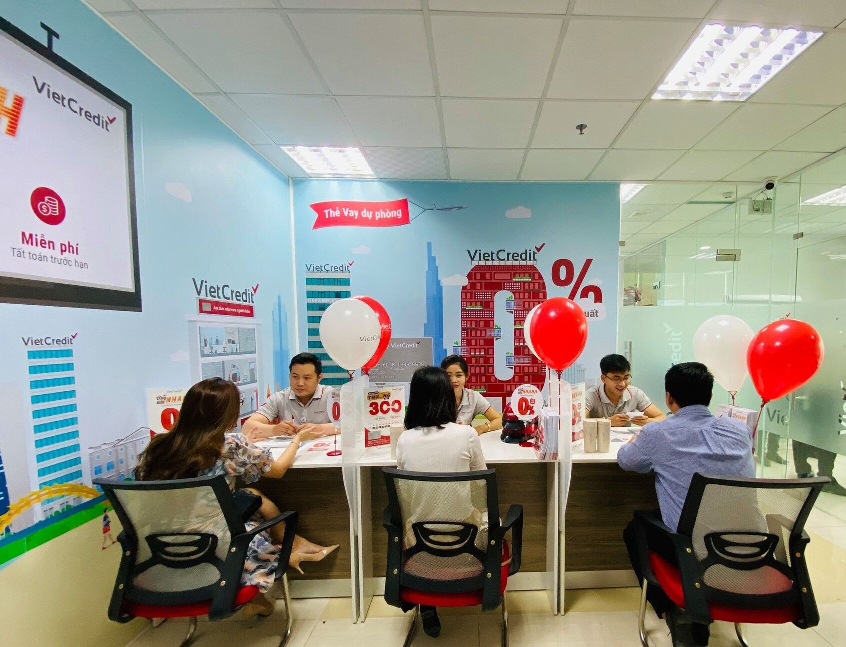 Cong ty tai chinh sa thai gan 90% nhan vien trong nam thua lo ky luc hinh anh