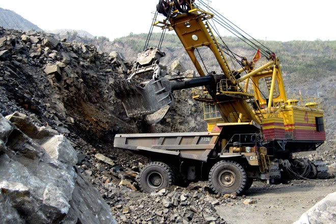 Lanh dao doi chot loi, co phieu 'dai gia' khai thac vang bi ban thao hinh anh