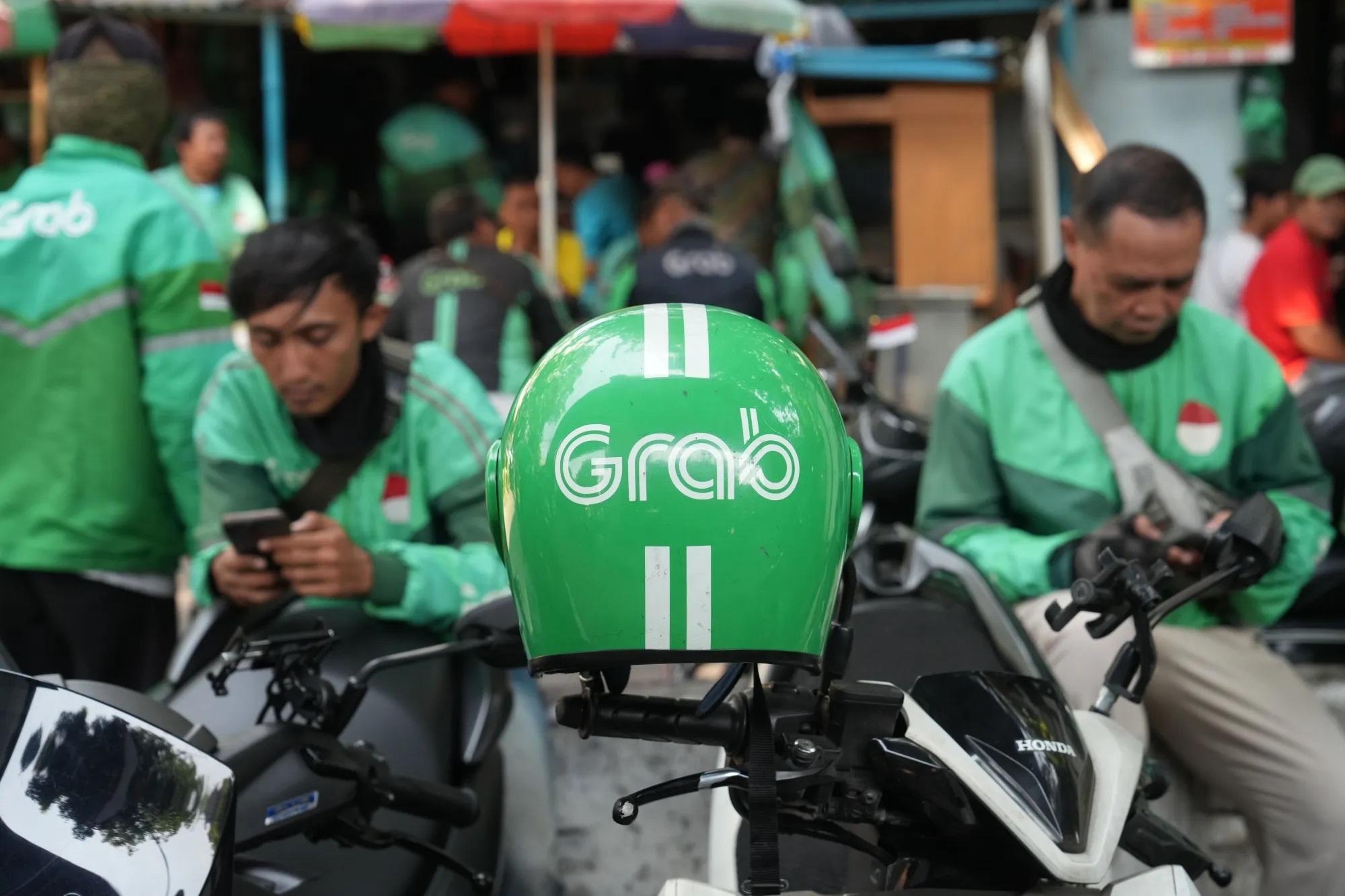 Grab tinh vay 2 ty USD de mua lai cong ty me Gojek hinh anh