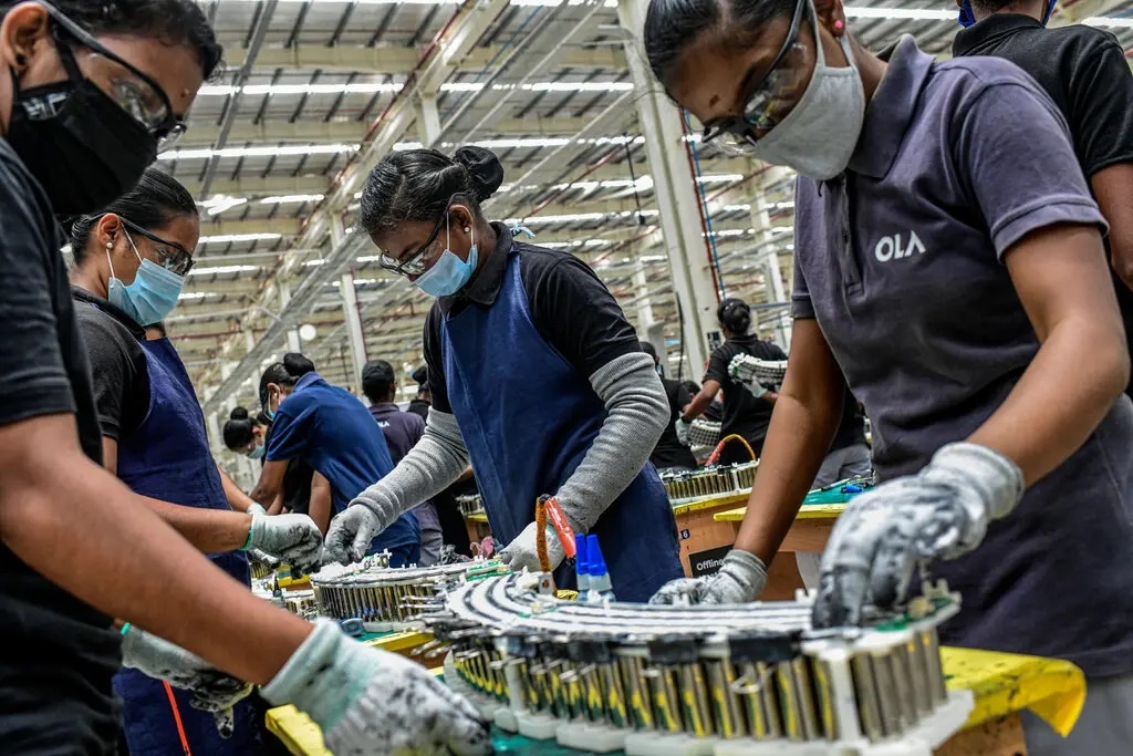 An Do co the soan ngoi 'cong xuong the gioi' cua Trung Quoc hinh anh