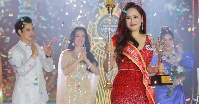 Hoa hau lam sep cong ty chung khoan hinh anh