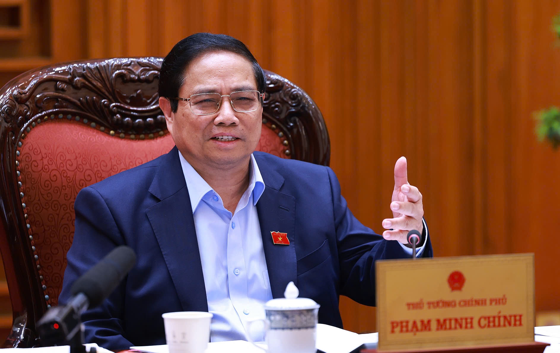 Trinh Nghi quyet ve trung tam tai chinh quoc te ngay ky hop nay hinh anh