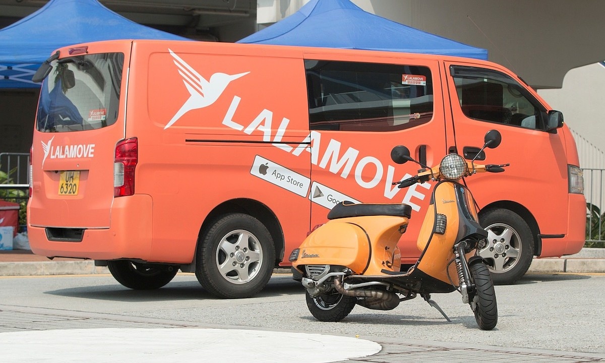 Them ung dung nhay vao mang goi xe di chuyen hinh anh