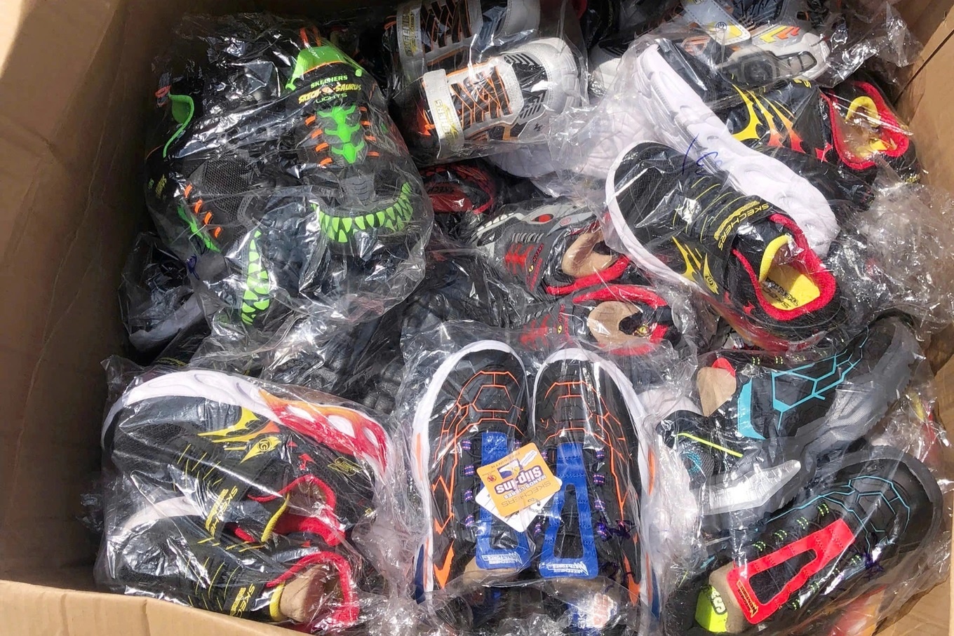 Bat lo hang thoi trang 17 ty dong gia thuong hieu MLB, Hugo Boss hinh anh