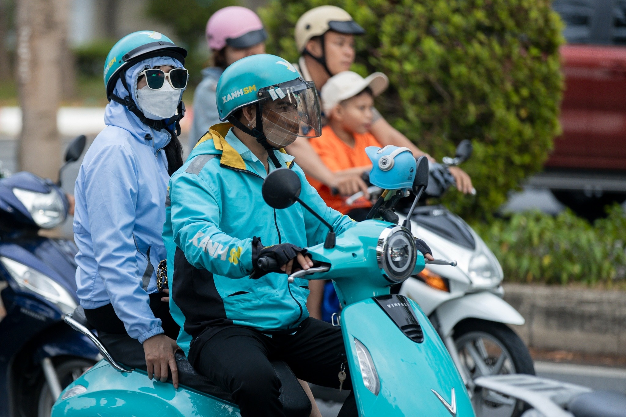 Tai xe cong nghe kiem bon dip 2/9 hinh anh