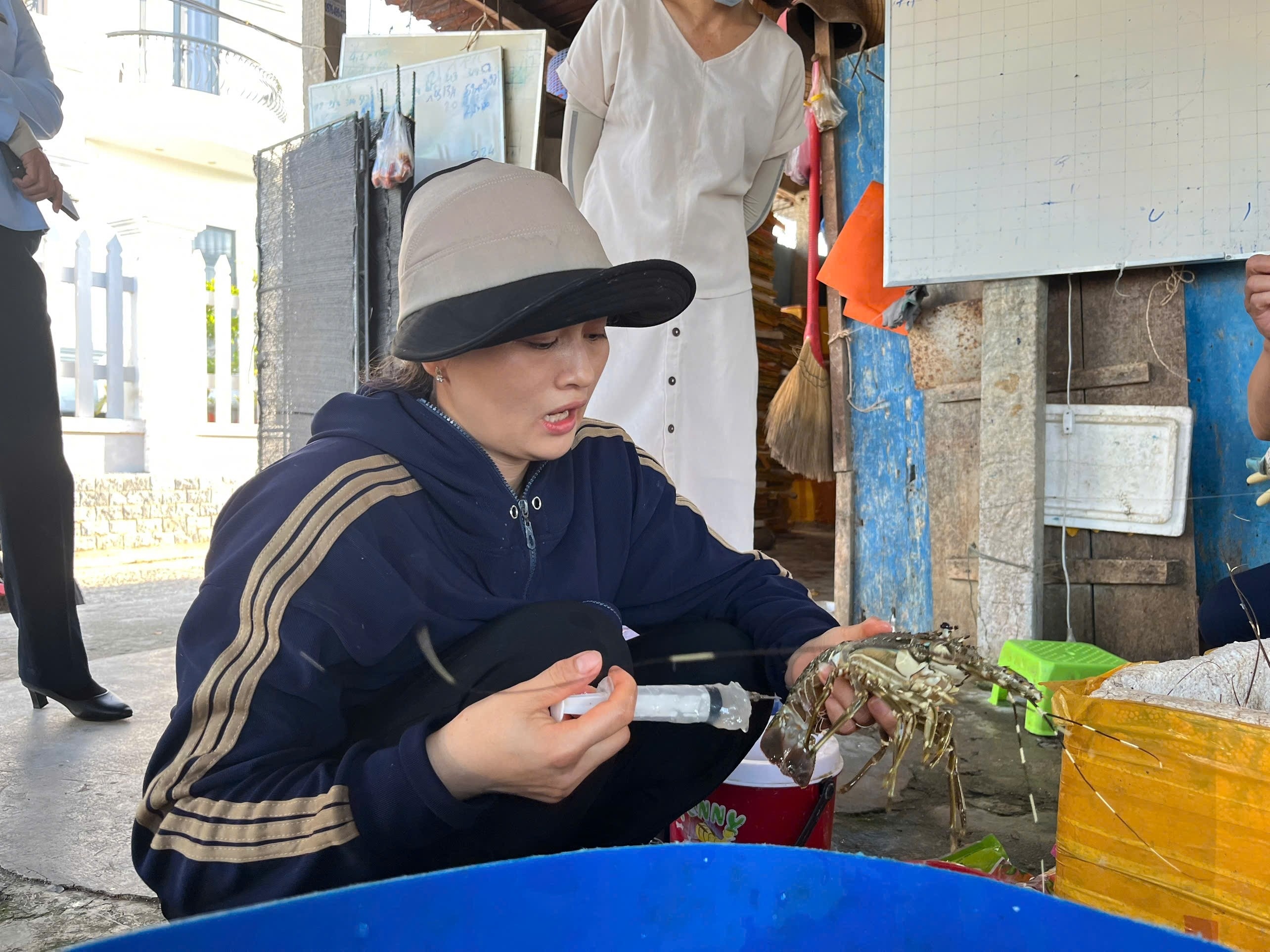 Phat hien co so bom thach rau cau vao tom hum chet dem ban hinh anh