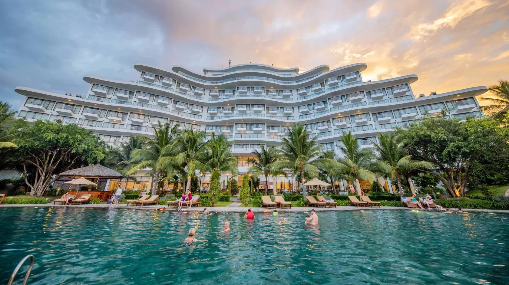 'Dai gia' nghi duong Crystal Bay bi phat hinh anh