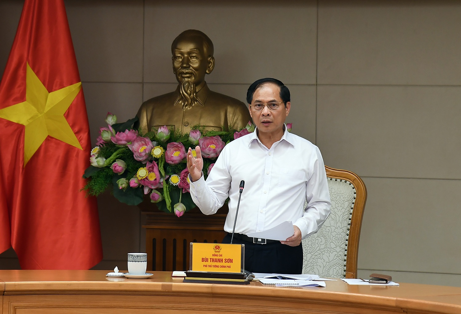 Chon cong nghe an toan nhat cho 2 nha may dien hat nhan dau tien hinh anh