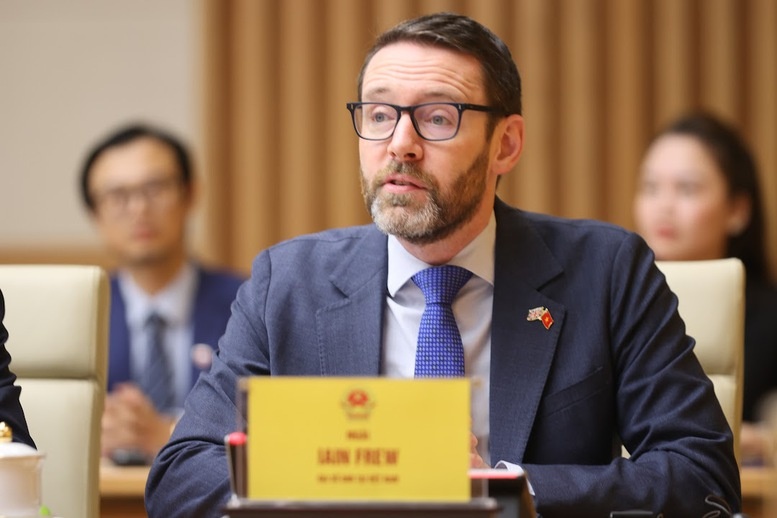 dai su ian grant frew,  doanh nghiep anh quoc anh 1