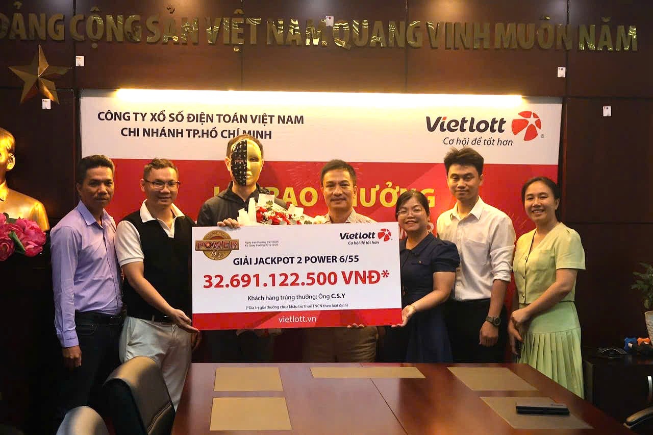 Mot nguoi nuoc ngoai song tai TP.HCM trung Vietlott gan 33 ty dong hinh anh