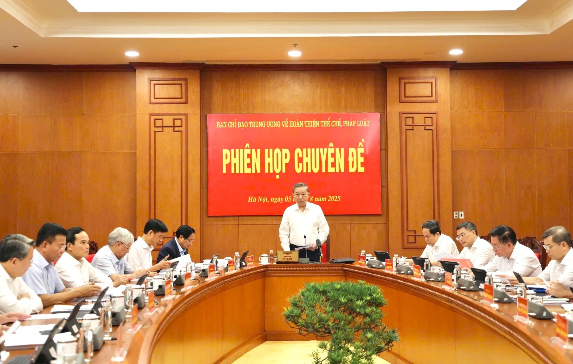 Tong Bi thu To Lam chi dao sua Luat Dat dai 2024 hinh anh