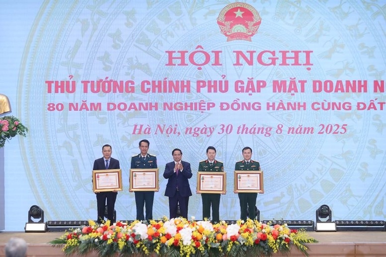 thu tuong pham minh chinh,  hop doanh nghiep anh 1