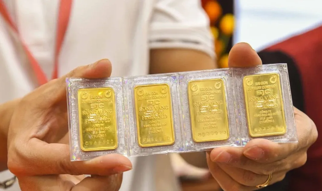 Gia vang tang vot, chuyen gia khuyen nghi nha dau tu than trong hinh anh