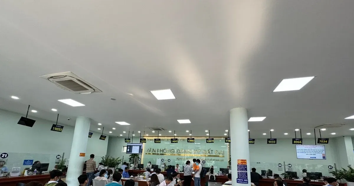 Hon 200 can bo van phong dat dai TP.HCM xuong xa ho tro thu tuc hinh anh