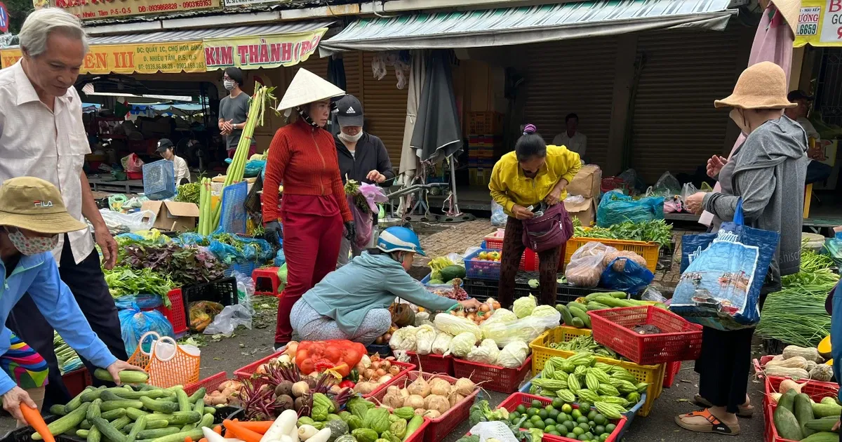 Gia rau cu 'tang cap' theo mua bao hinh anh