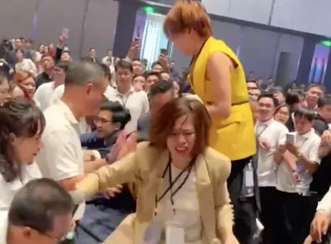 Gianh giat phieu dat coc can ho chung cu: Nhu cau hay chieu tro? hinh anh