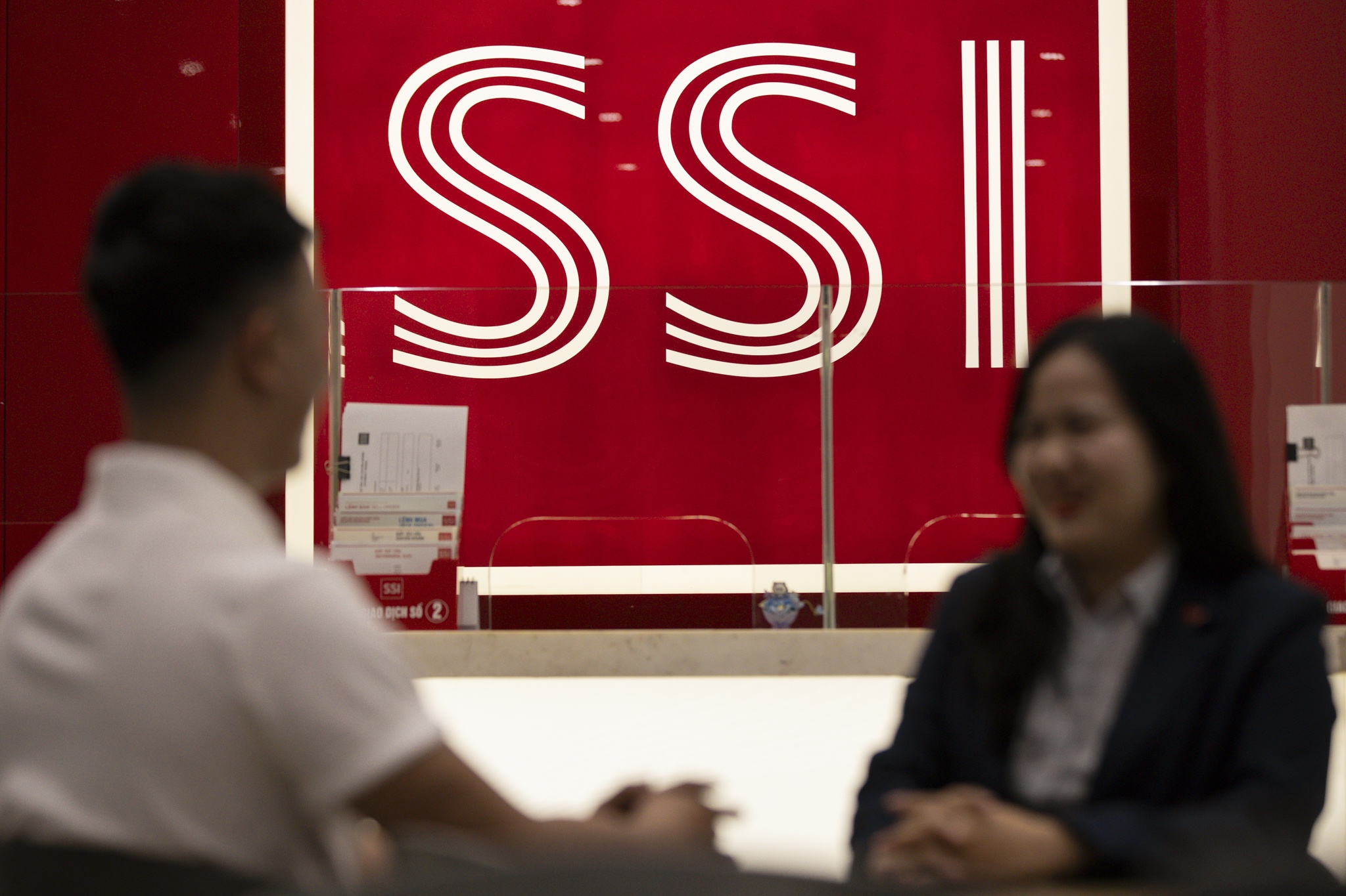 SSI lap ky luc thi phan moi gioi chung khoan hinh anh