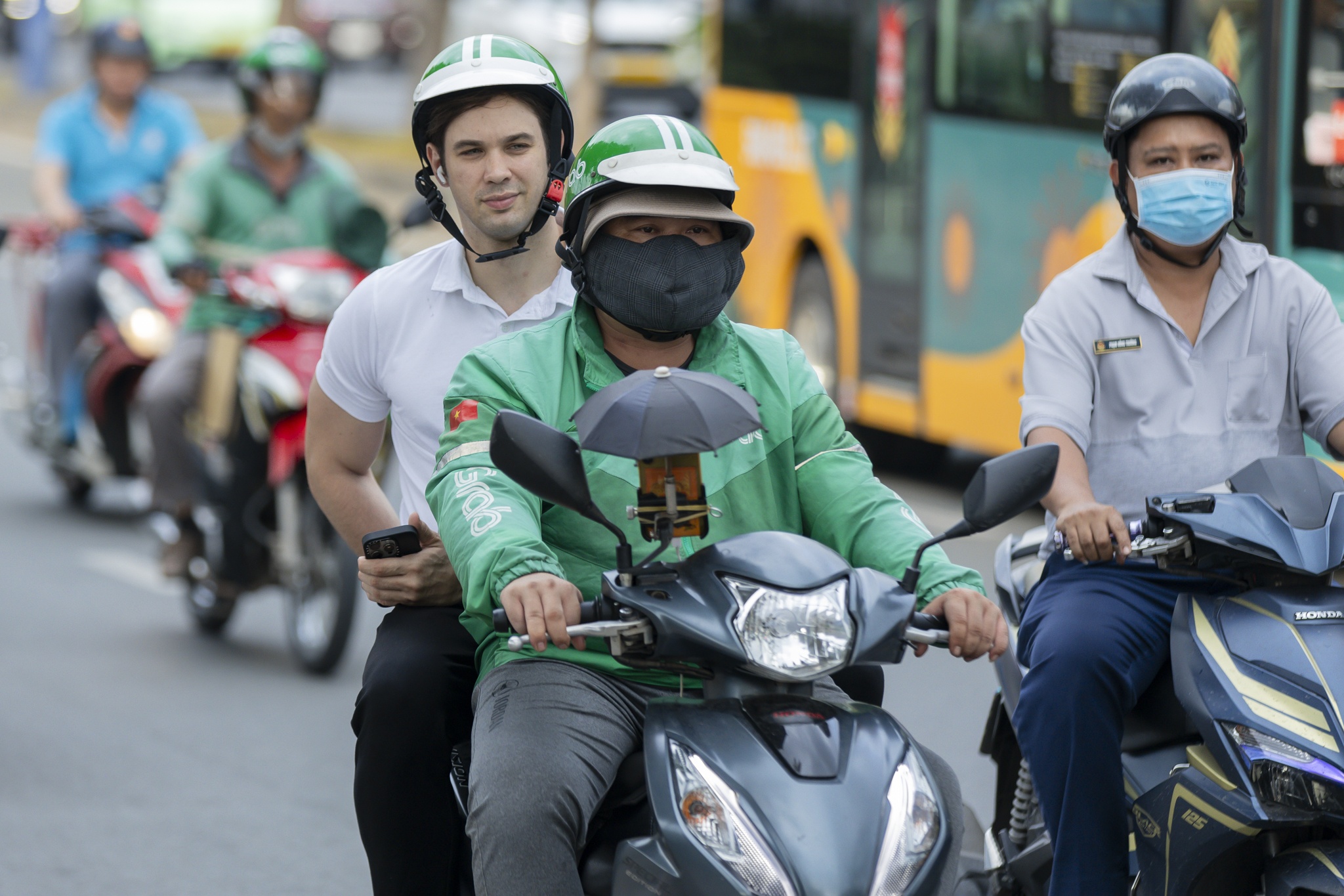 Grab tang phi hinh anh