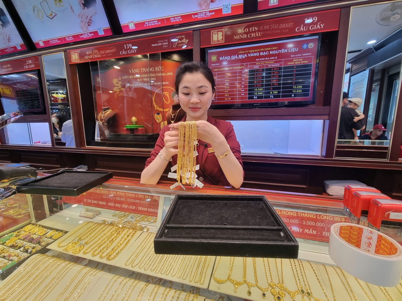 gia vang hom nay anh 1
