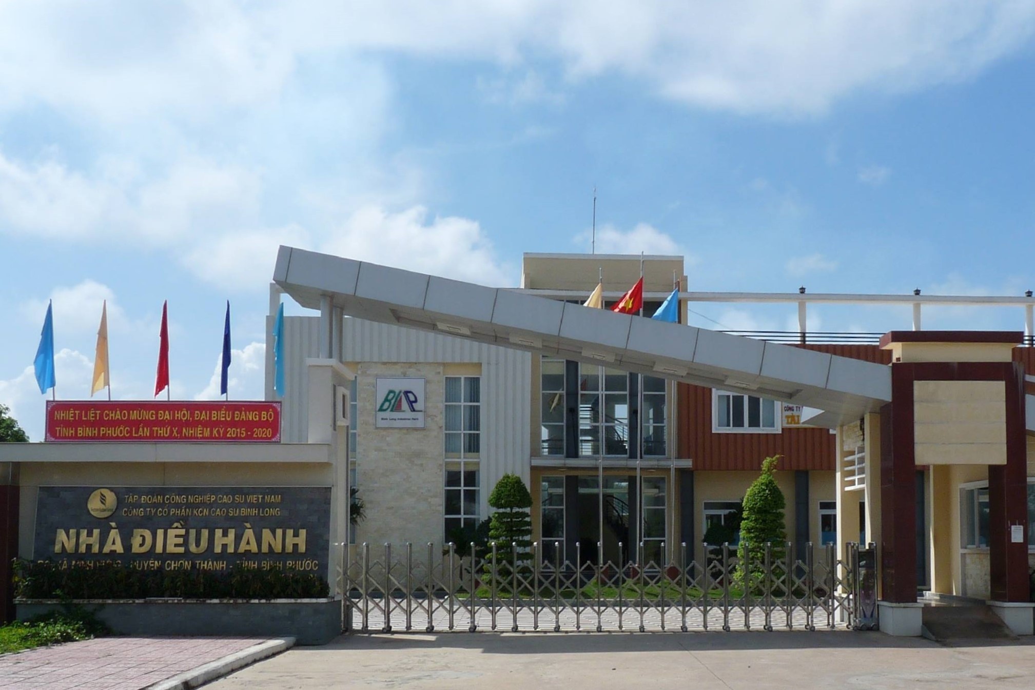 Doanh nghiep 'nguoc doi': Cam 830 ty tien tuoi, von hoa chi 640 ty hinh anh