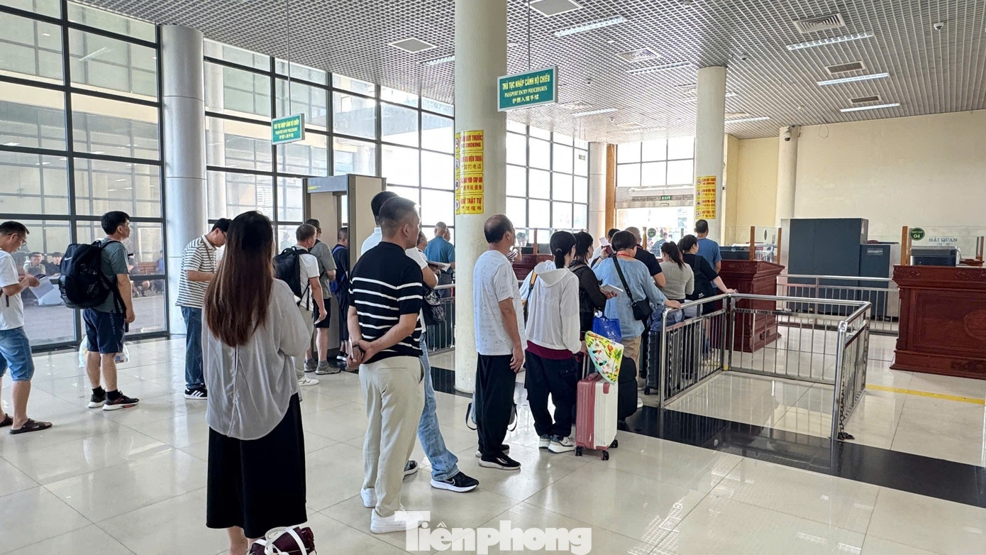 nhap canh cua khau anh 2