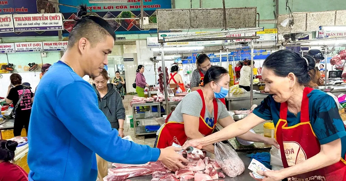 Hon 1,2 trieu con heo bi tieu huy, gia thit bien dong ra sao? hinh anh