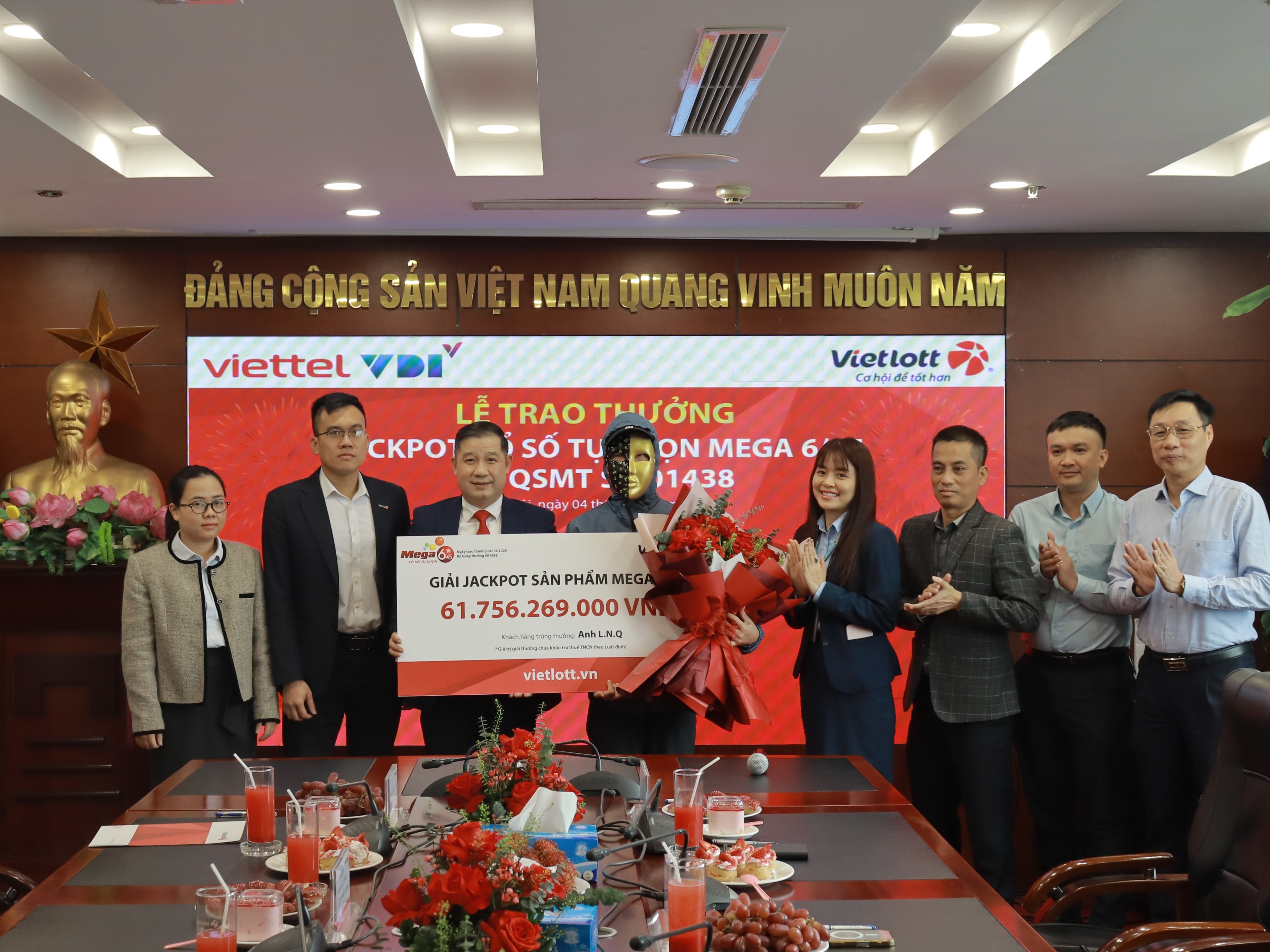 Chi 200.000 dong mua xo so, bat ngo trung doc dac gan 62 ty dong hinh anh