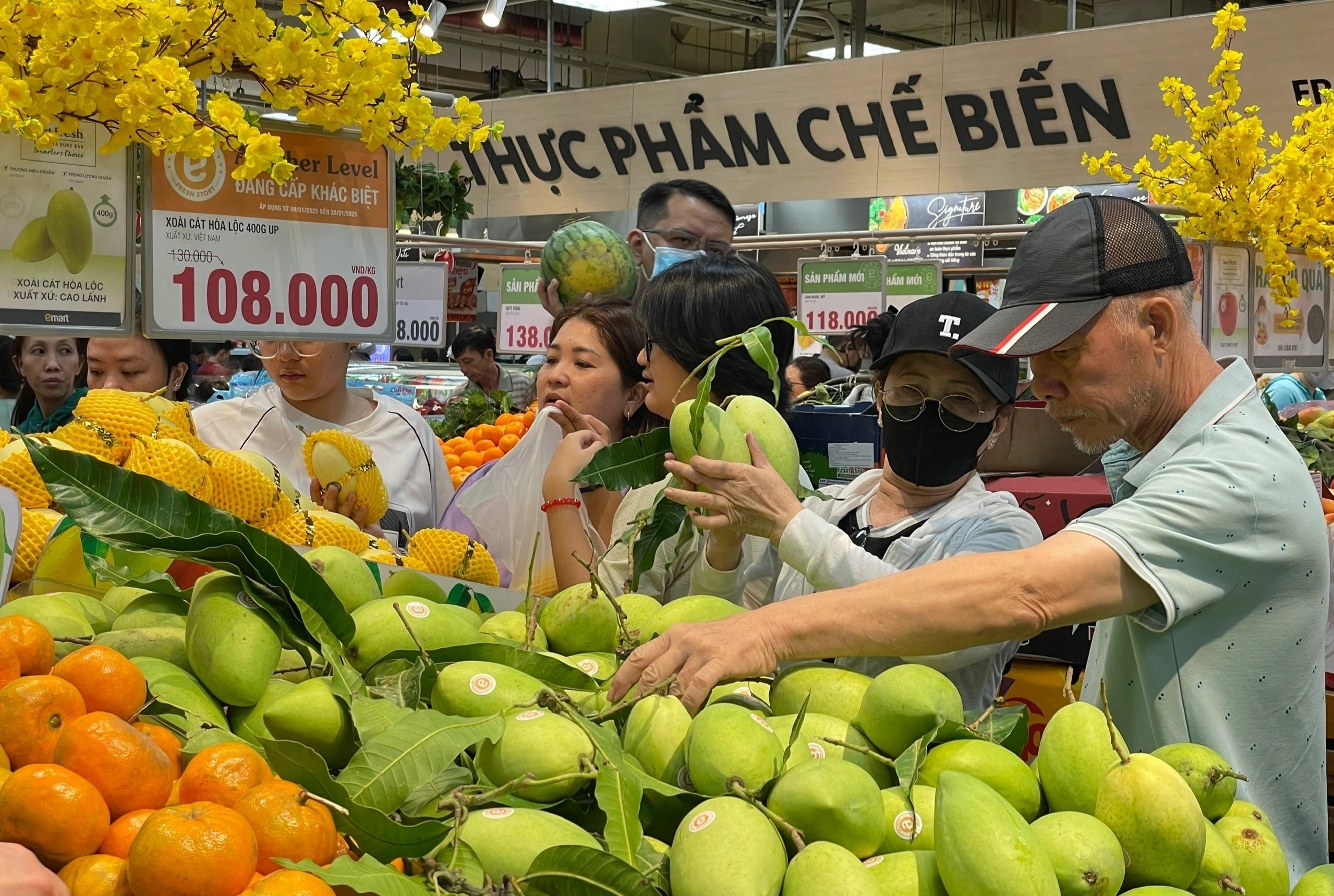 Doanh nghiep chay dua lam hang Tet Binh Ngo, TP.HCM tru gan 30.000 ty hinh anh