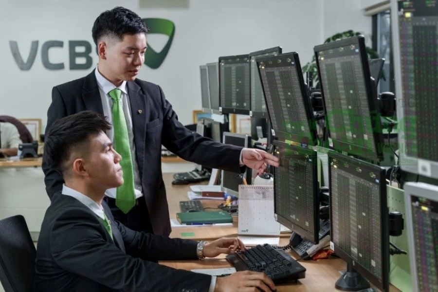 Vietcombank 'bom' 10.000 ty dong cho cong ty chung khoan hinh anh