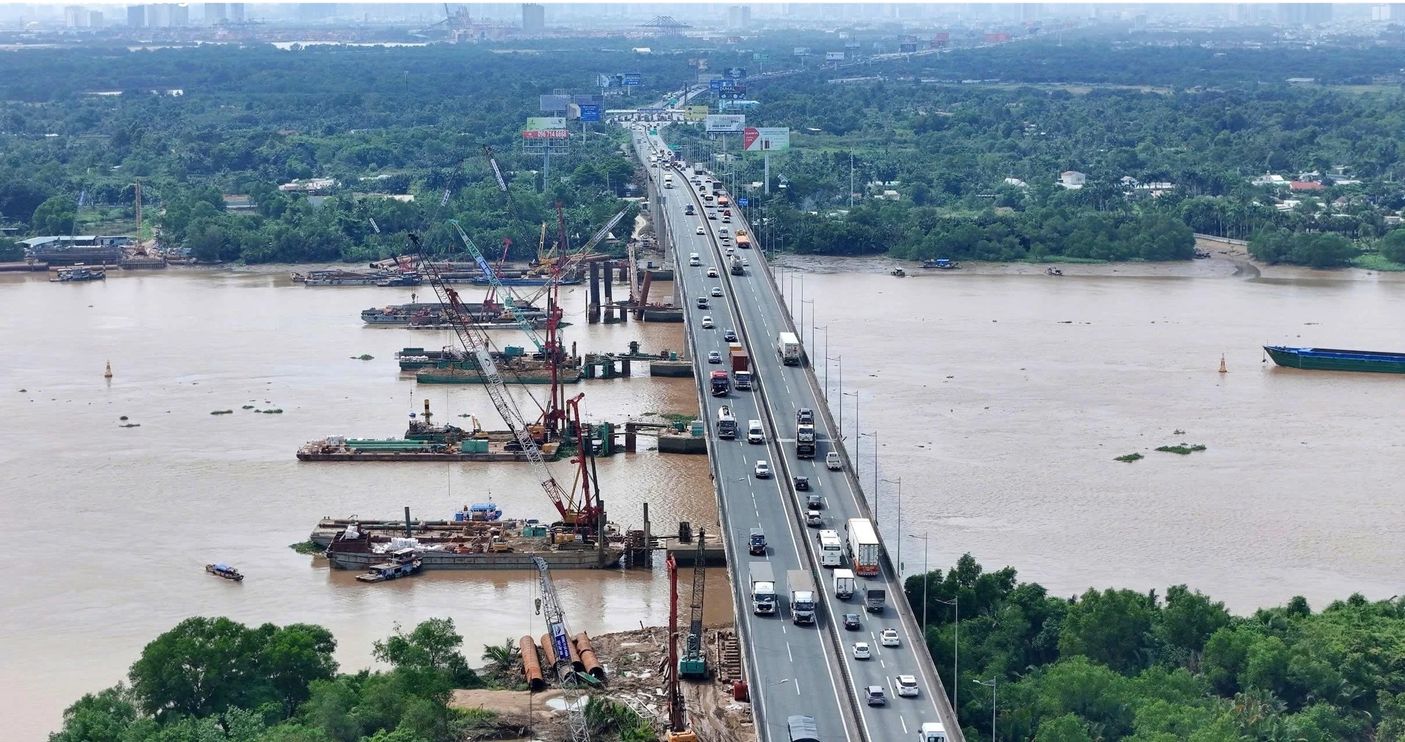 TP.HCM khan truong lam cau, duong ket noi Dong Nai hinh anh