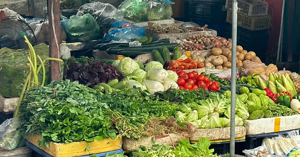 Hang hoa 'rinh rap' tang gia sau Tet hinh anh