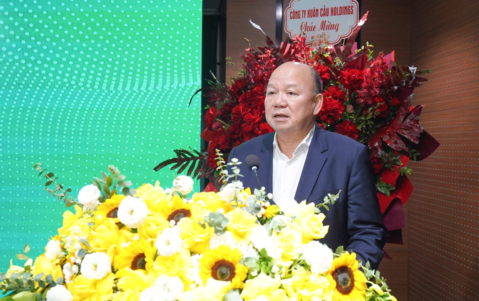 Co phieu cong ty ong To Dung lam Chu tich tang gia gap doi hinh anh