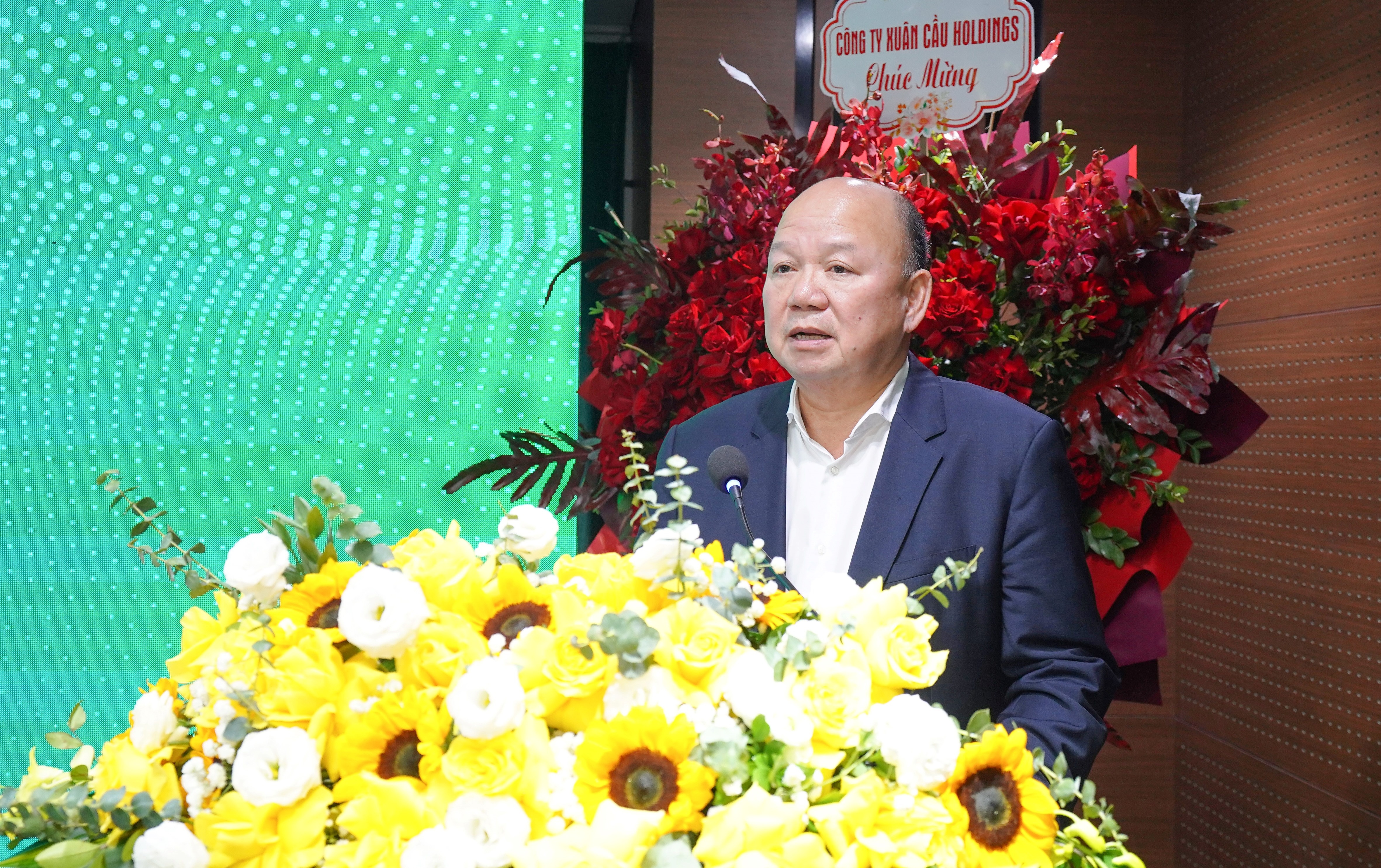 Ong To Dung lam Chu tich cong ty con cua Vinaconex hinh anh