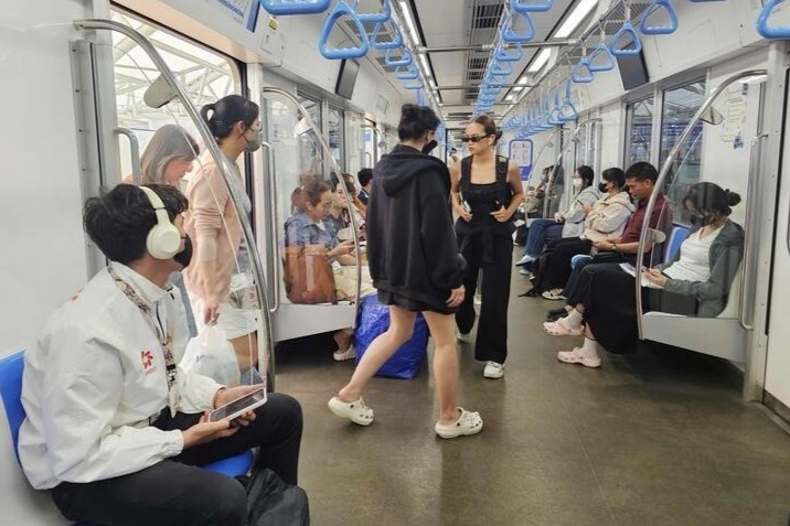 Gia xang tang, nguoi TP.HCM do sang metro va xe buyt hinh anh
