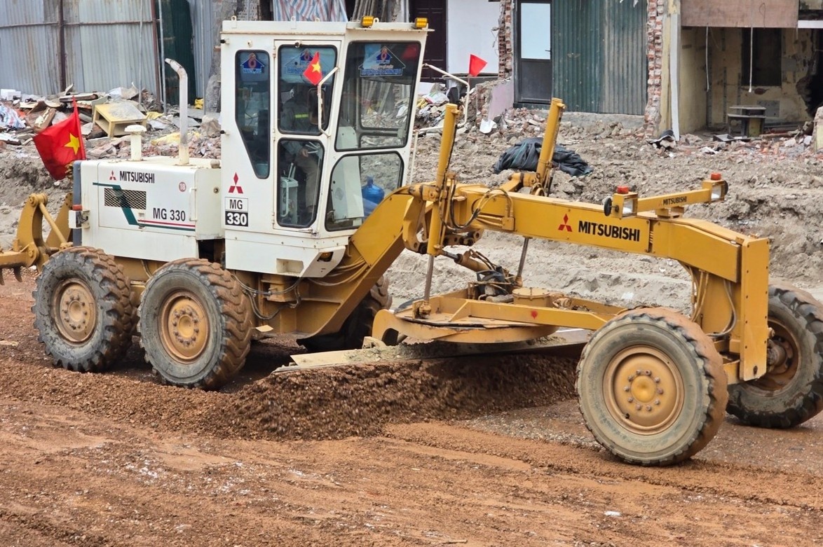 Gia xang dau tang cao, Ha Noi co dong thai moi hinh anh