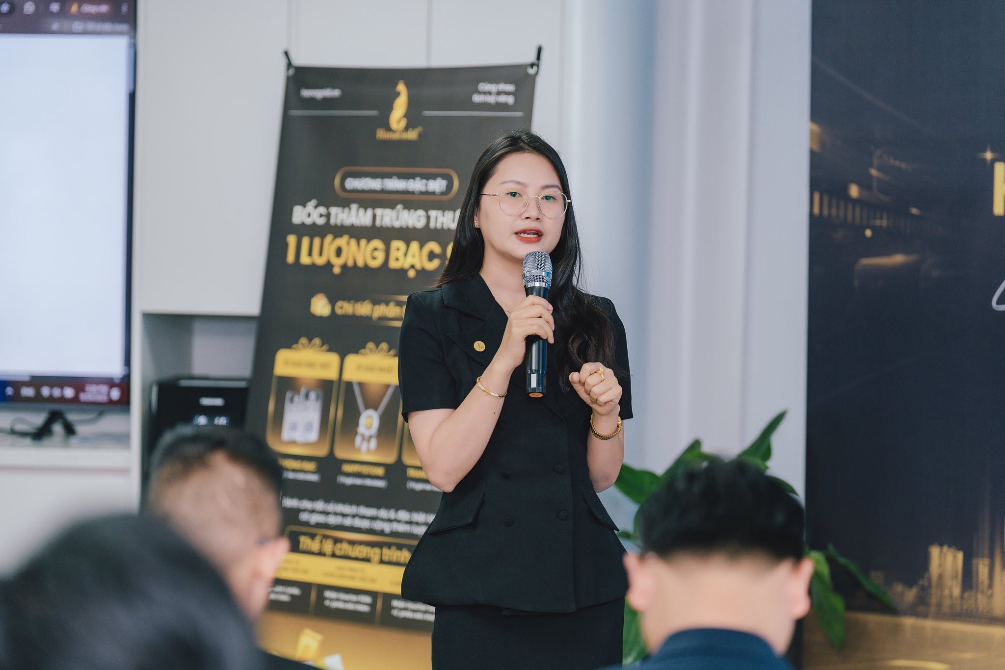 Ai dung sau app mua ban vang so HanaGold? hinh anh