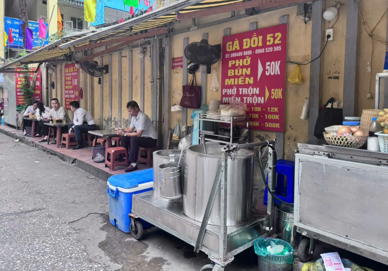 Gia xang dau giam, vi sao dich vu an uong 'dua' tang? hinh anh